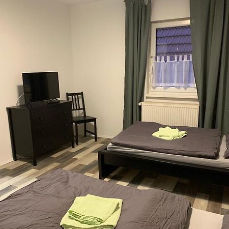 Monteurzimmer Oberlistingen 4 Zweibettzimmer mit 2 Bädern Breuna Exterior foto