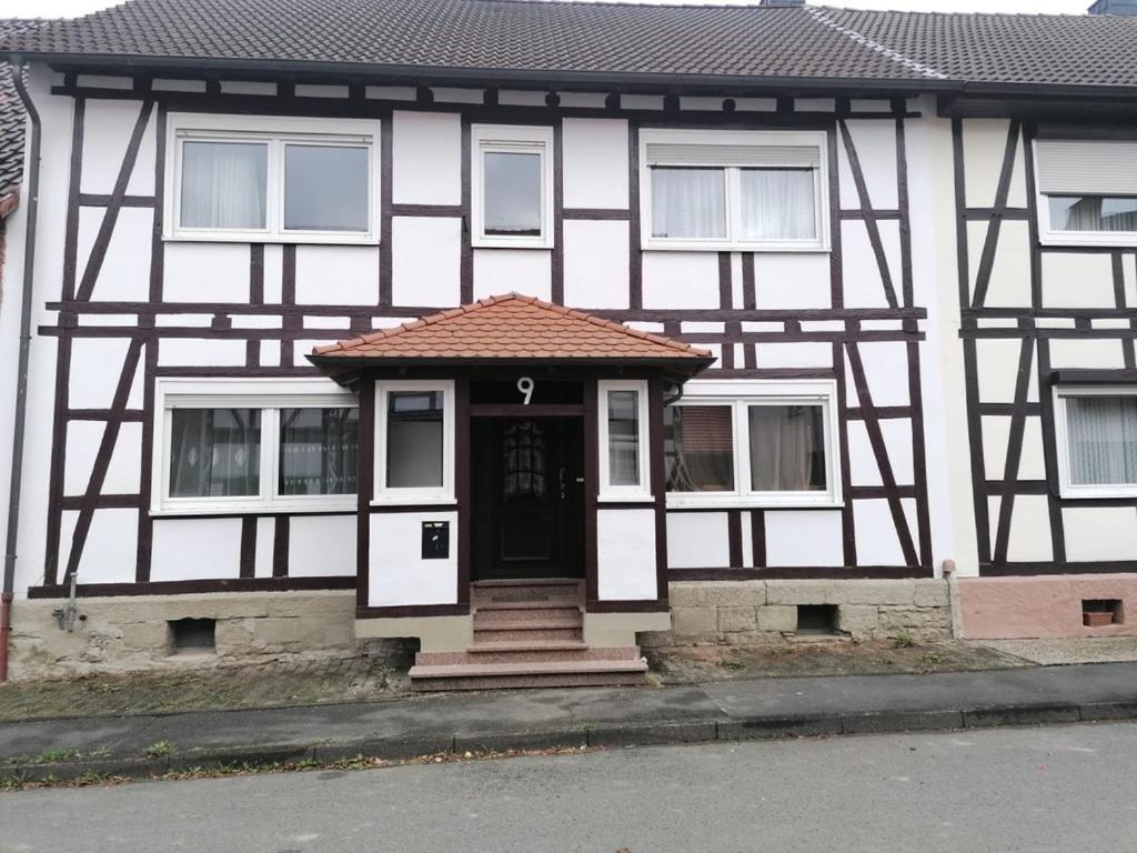 Monteurzimmer Oberlistingen 4 Zweibettzimmer mit 2 Bädern Breuna Exterior foto