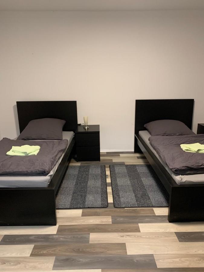 Monteurzimmer Oberlistingen 4 Zweibettzimmer mit 2 Bädern Breuna Exterior foto