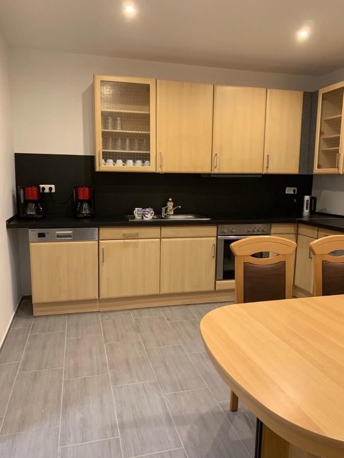 Monteurzimmer Oberlistingen 4 Zweibettzimmer mit 2 Bädern Breuna Exterior foto