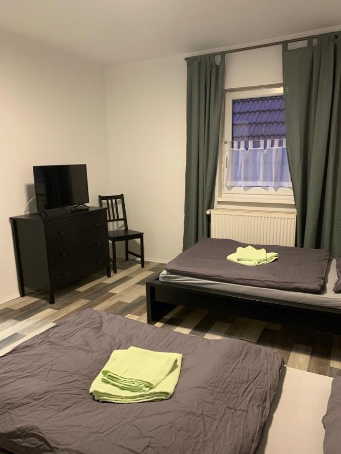 Monteurzimmer Oberlistingen 4 Zweibettzimmer mit 2 Bädern Breuna Exterior foto